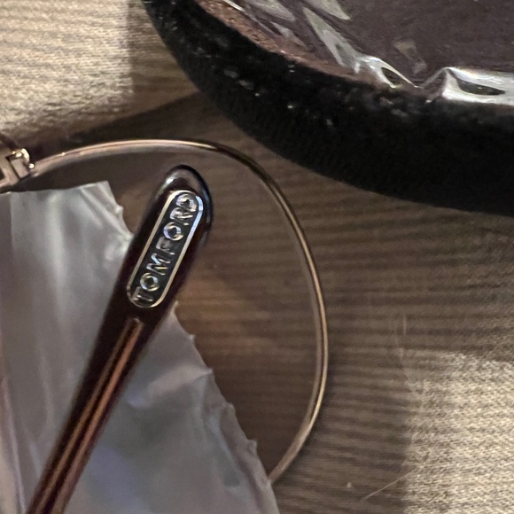 Authentic Tom Ford ladies sunglasses. new with tag. - Picture 3 of 8